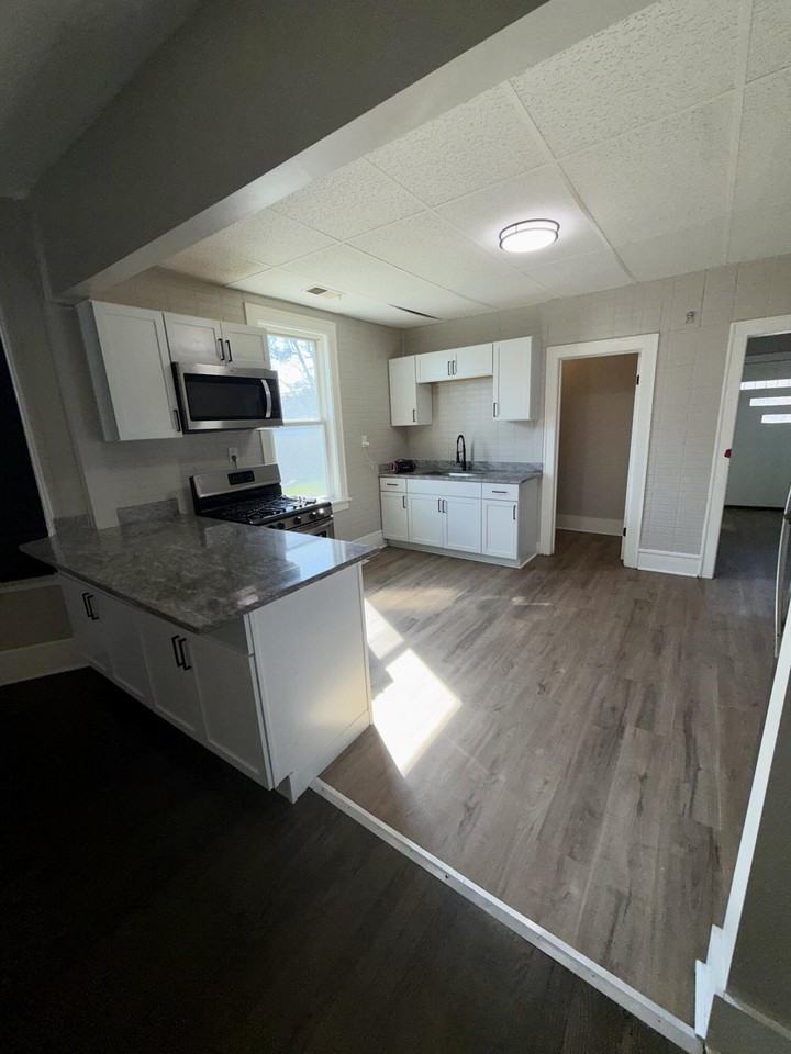 1122 Highland St - Photo 6 of 14