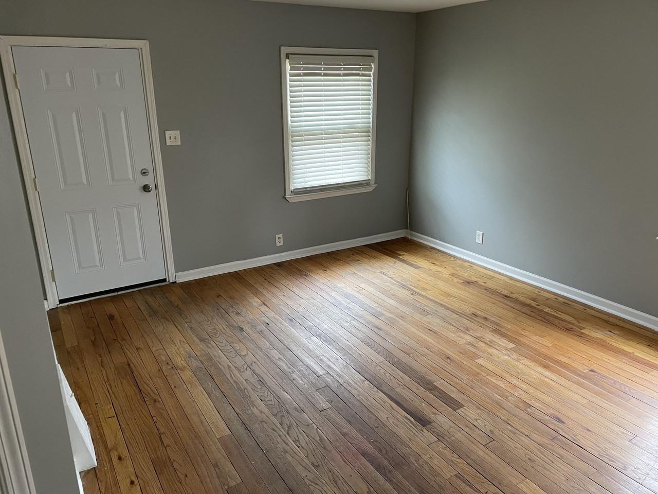 18230 Mansfield St - Photo 2 of 10