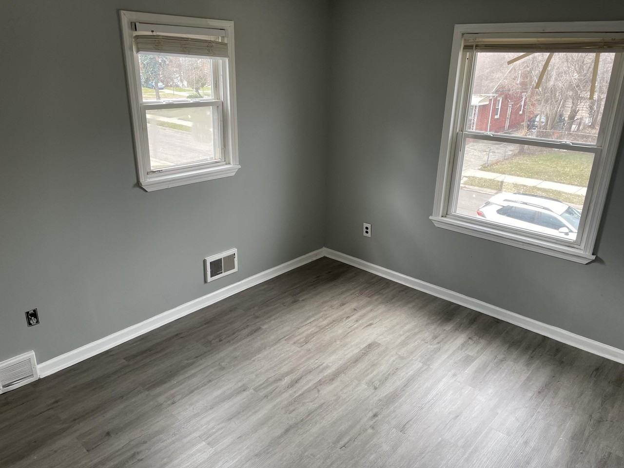 18230 Mansfield St - Photo 3 of 10