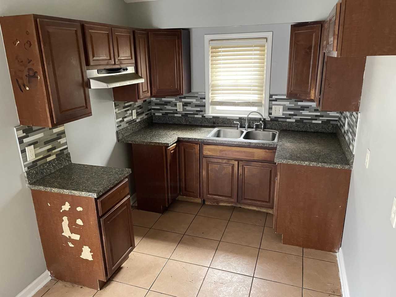 18230 Mansfield St - Photo 5 of 10