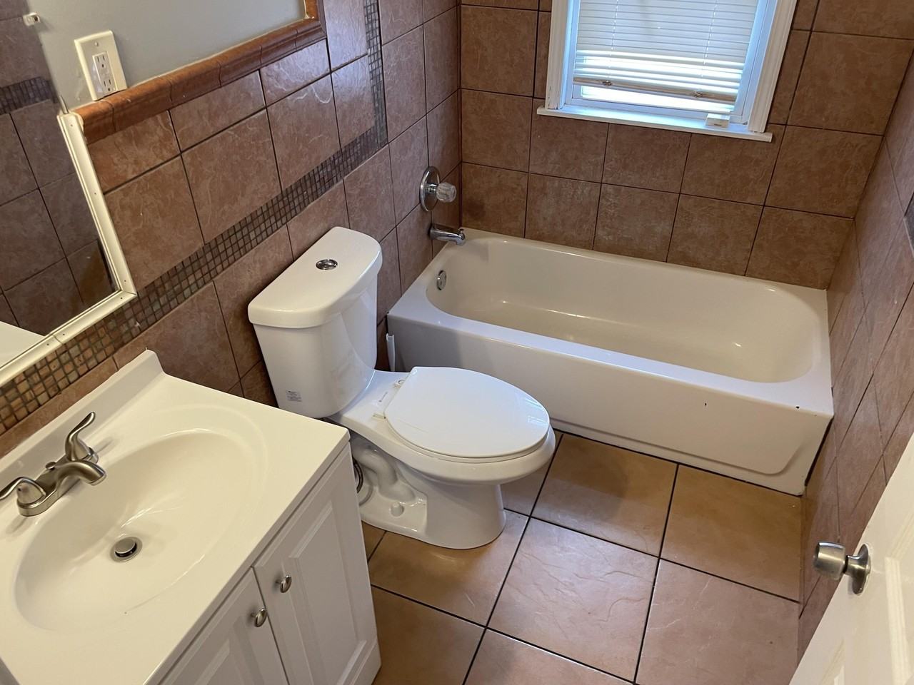 18230 Mansfield St - Photo 6 of 10