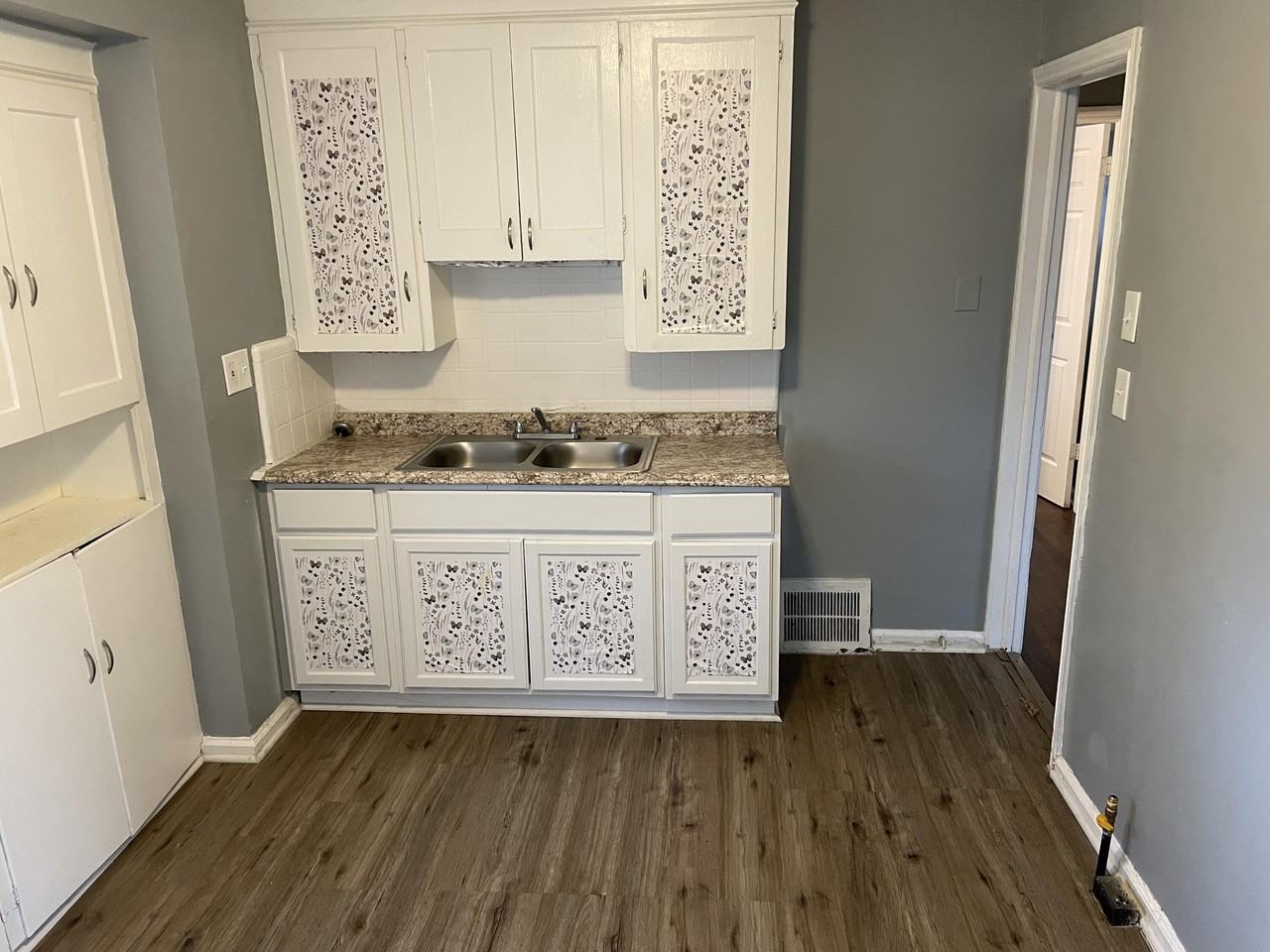 8897 Cloverlawn St - Photo 4 of 9