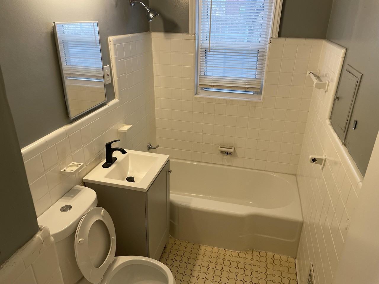 8897 Cloverlawn St - Photo 6 of 9