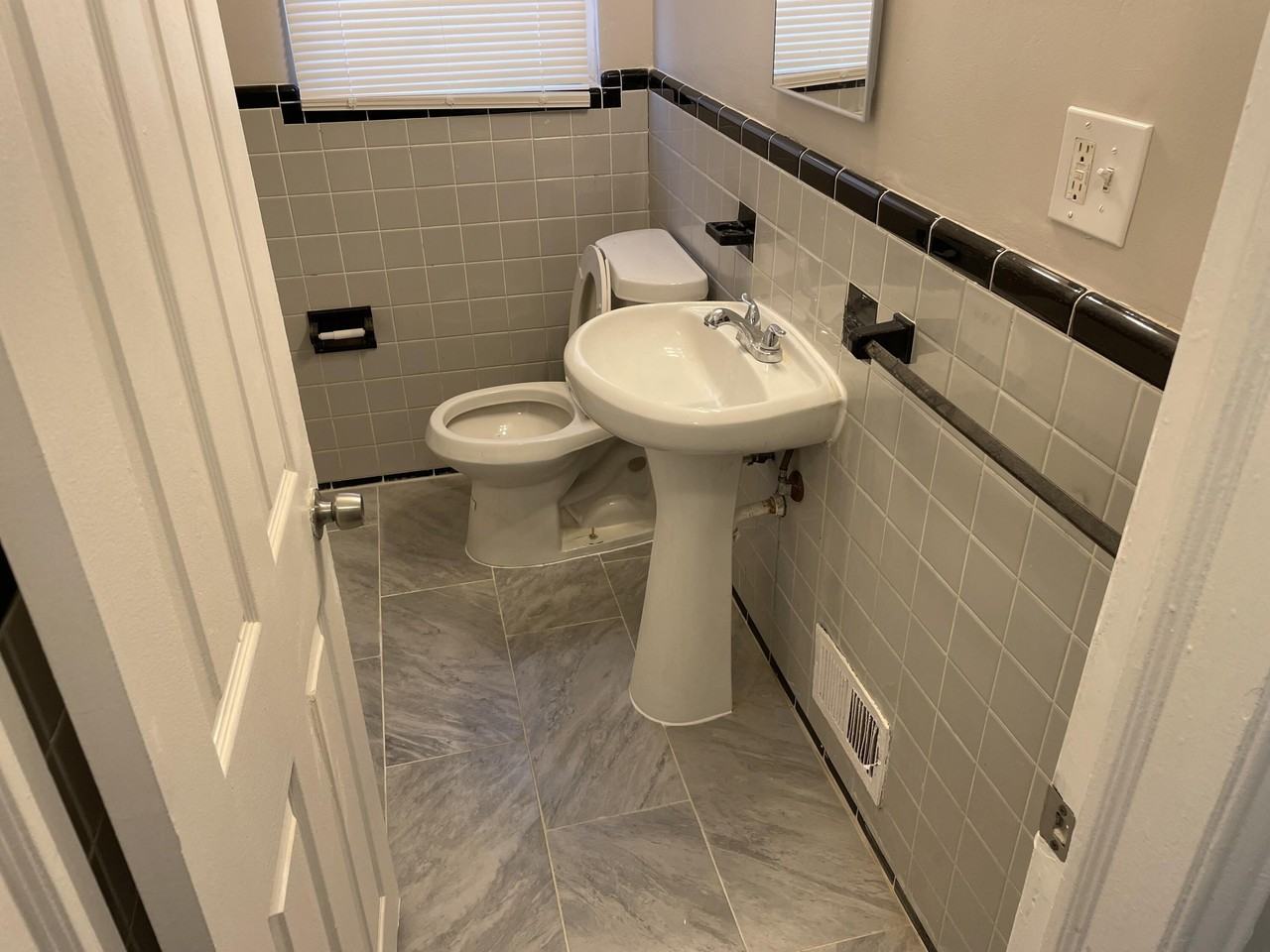 18400 Rosemont Ave - Photo 6 of 13