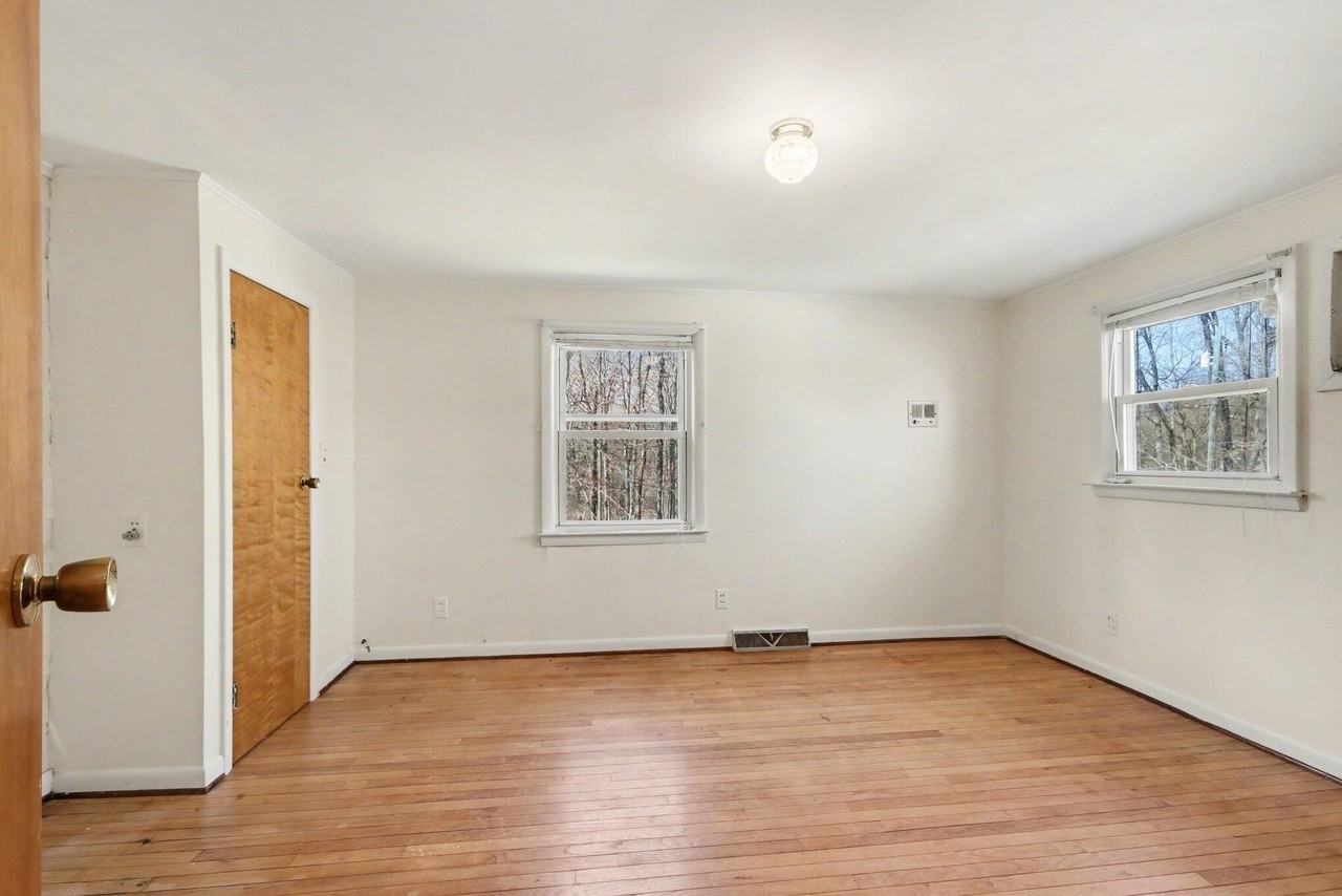 224 Davis St - Photo 4 of 20