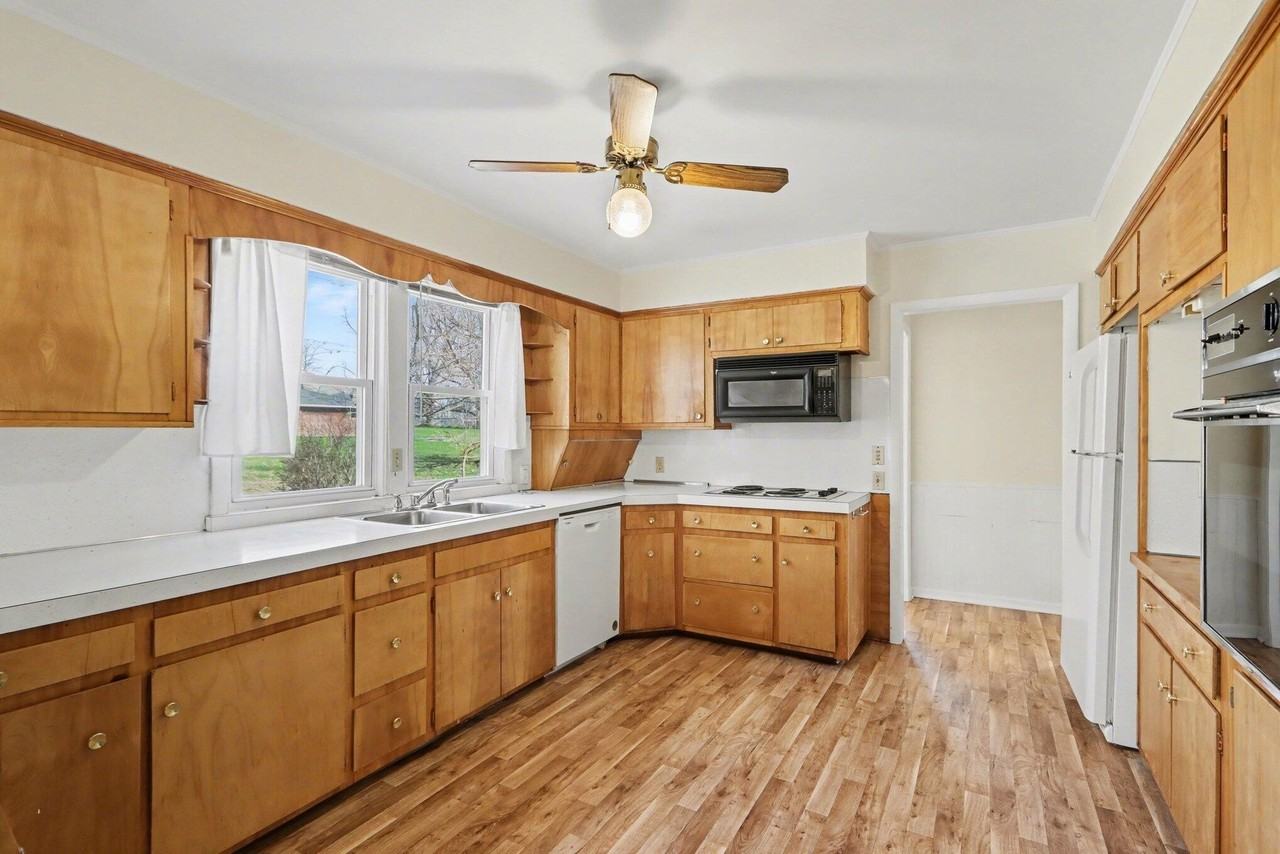 224 Davis St - Photo 6 of 20