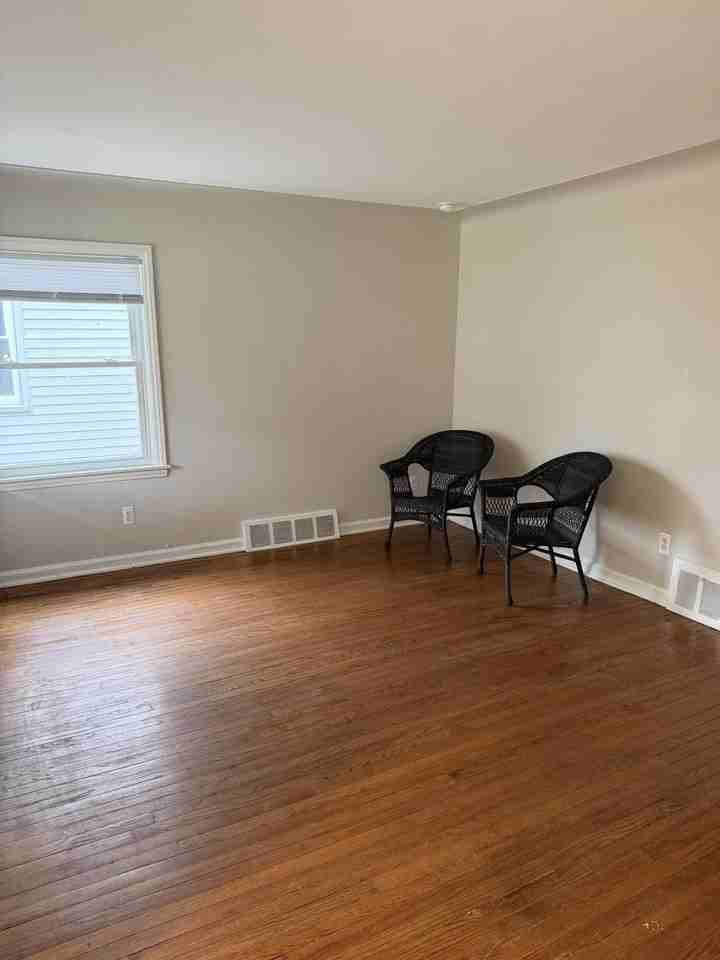 20202 Washtenaw St - Photo 4 of 12