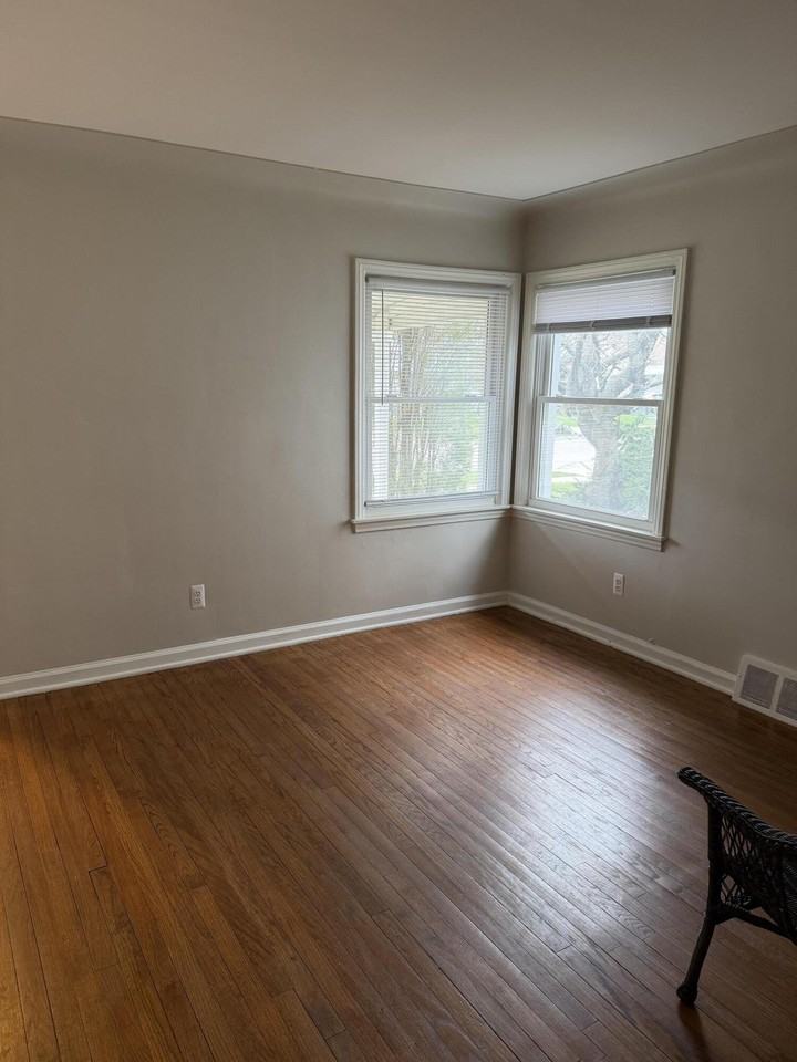 20202 Washtenaw St - Photo 5 of 12