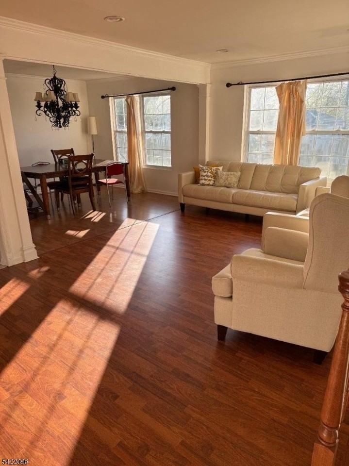 518 Downer St - Photo 4 of 37