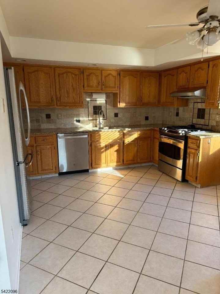 518 Downer St - Photo 7 of 37