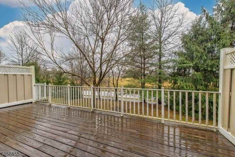 81 Dorchester Dr - Photo 2 of 16