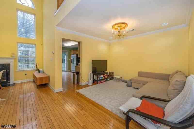 81 Dorchester Dr - Photo 6 of 16