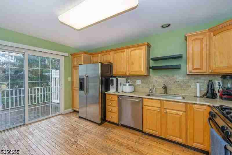 81 Dorchester Dr - Photo 7 of 16