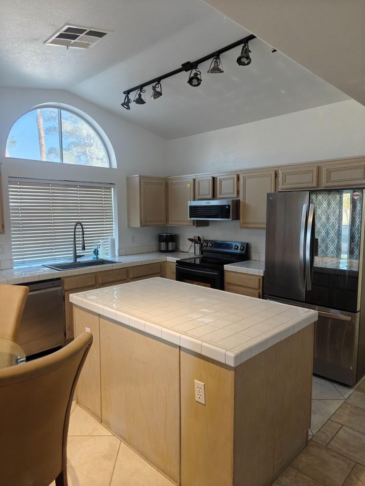 E Mardon Ave - Photo 2 of 5