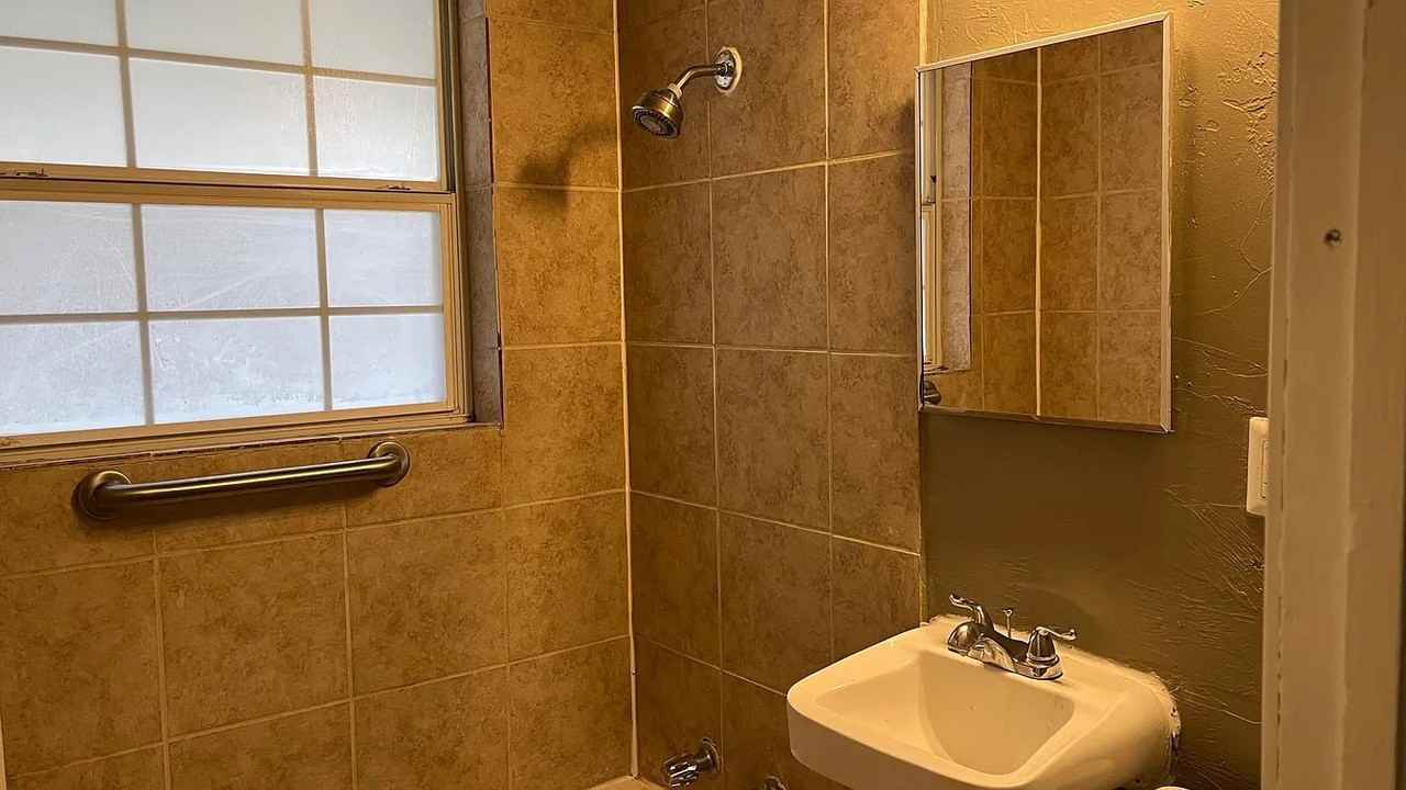 1429 Mallard Dr #1 - Photo 3 of 10