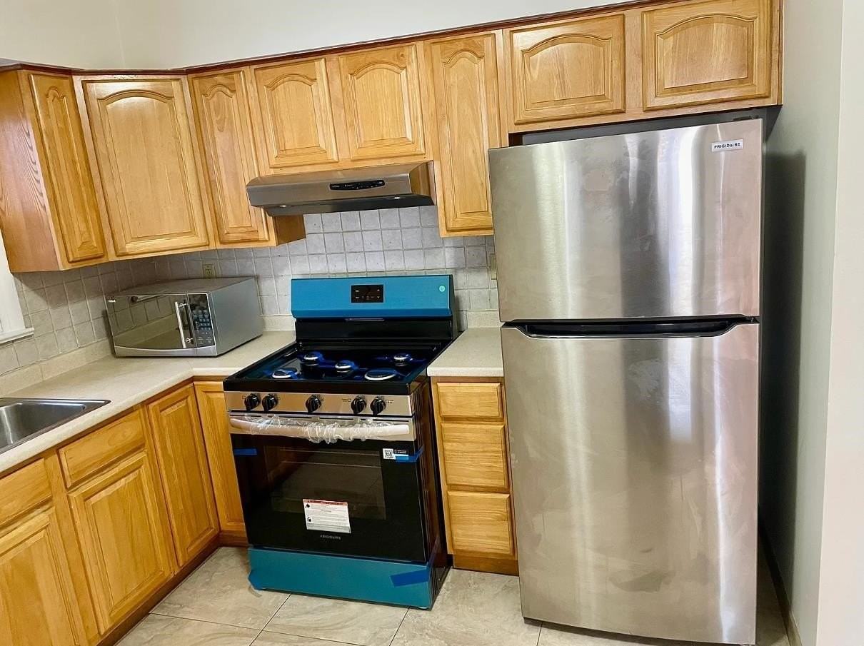 203 Zabriskie St #2 - Photo 5 of 10