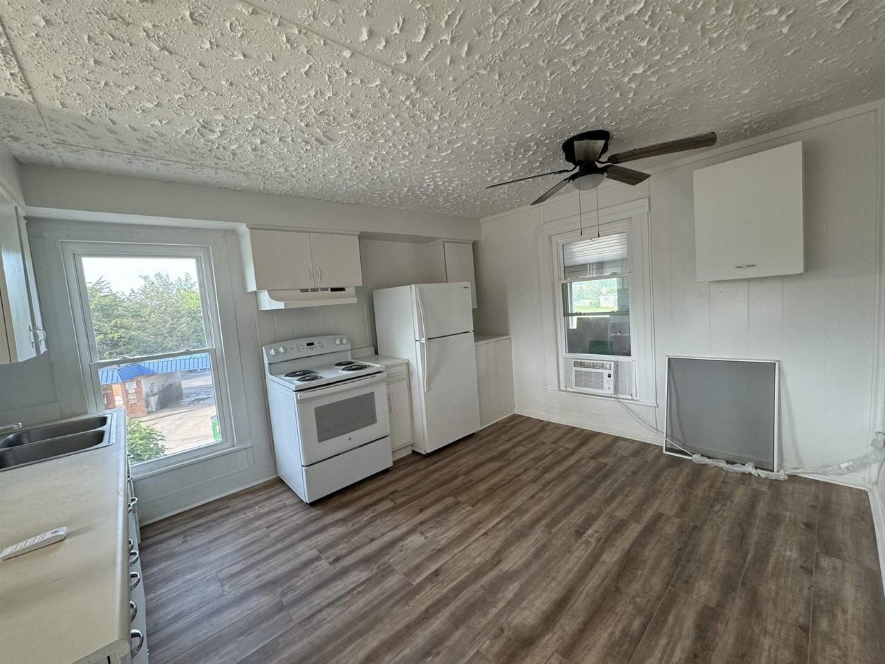 361 E Main St - Photo 6 of 11