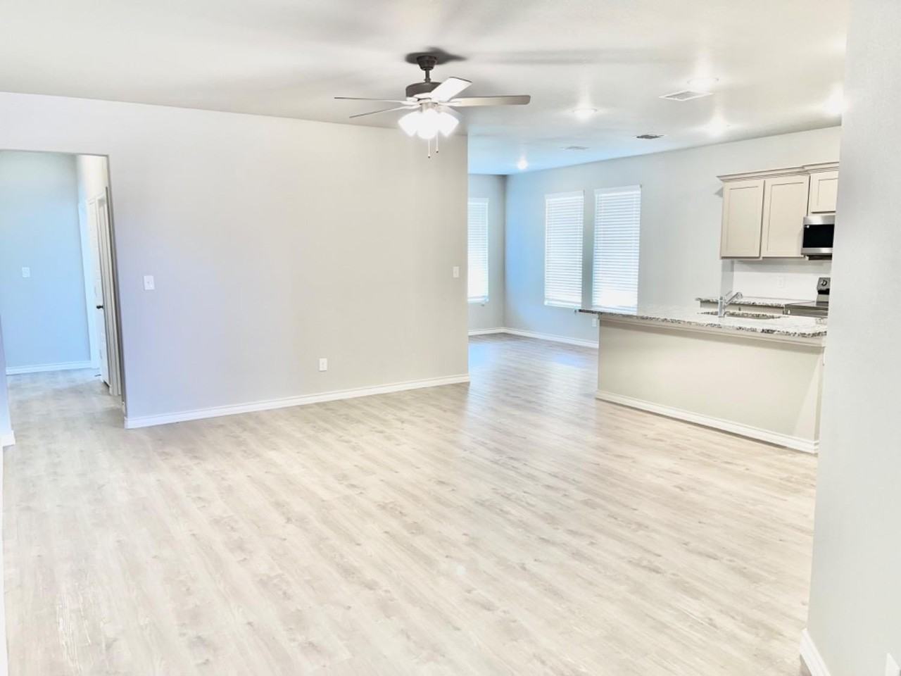 7729 96th St - Photo 4 of 35