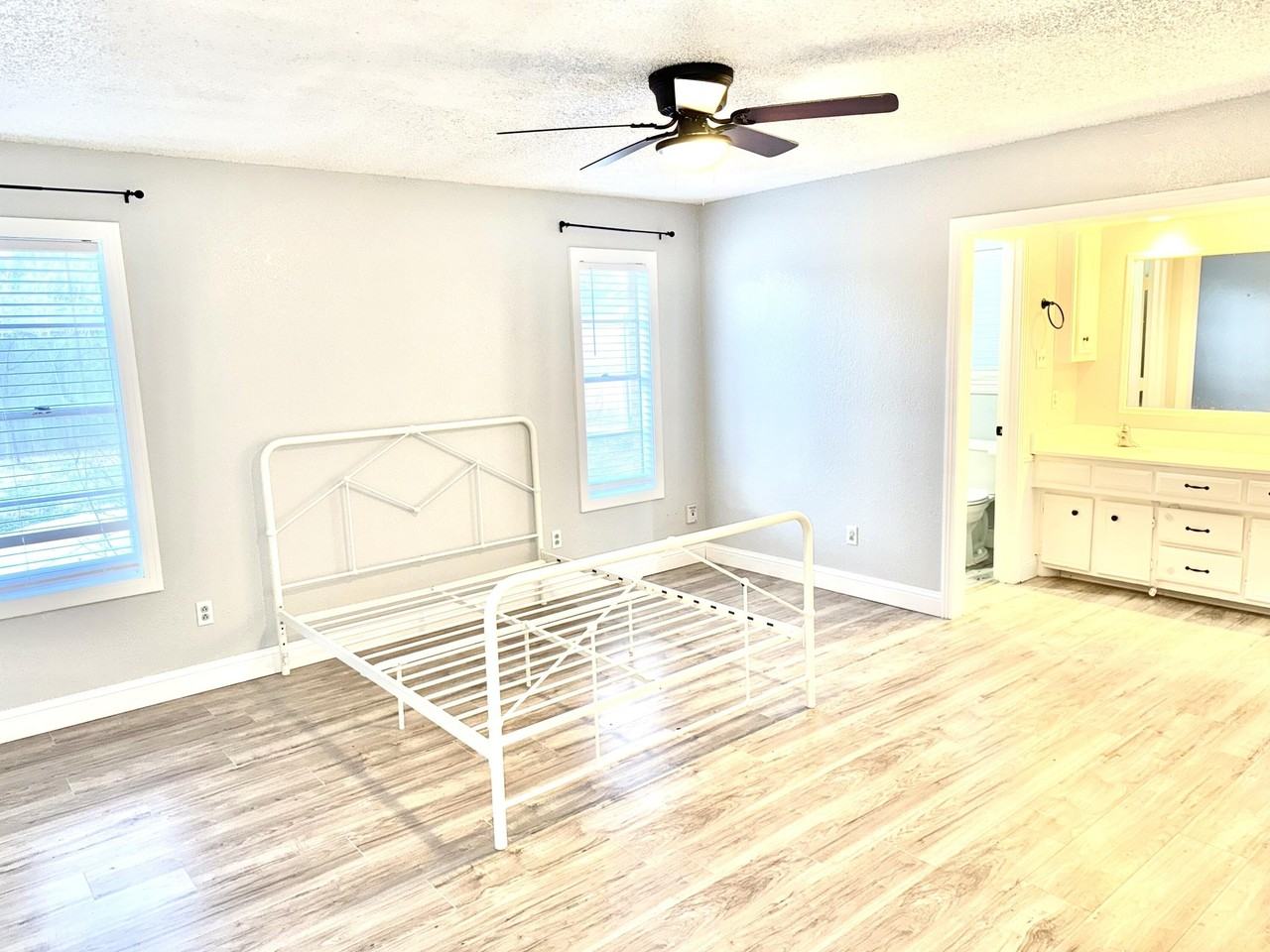 5415 73rd St - Photo 5 of 13