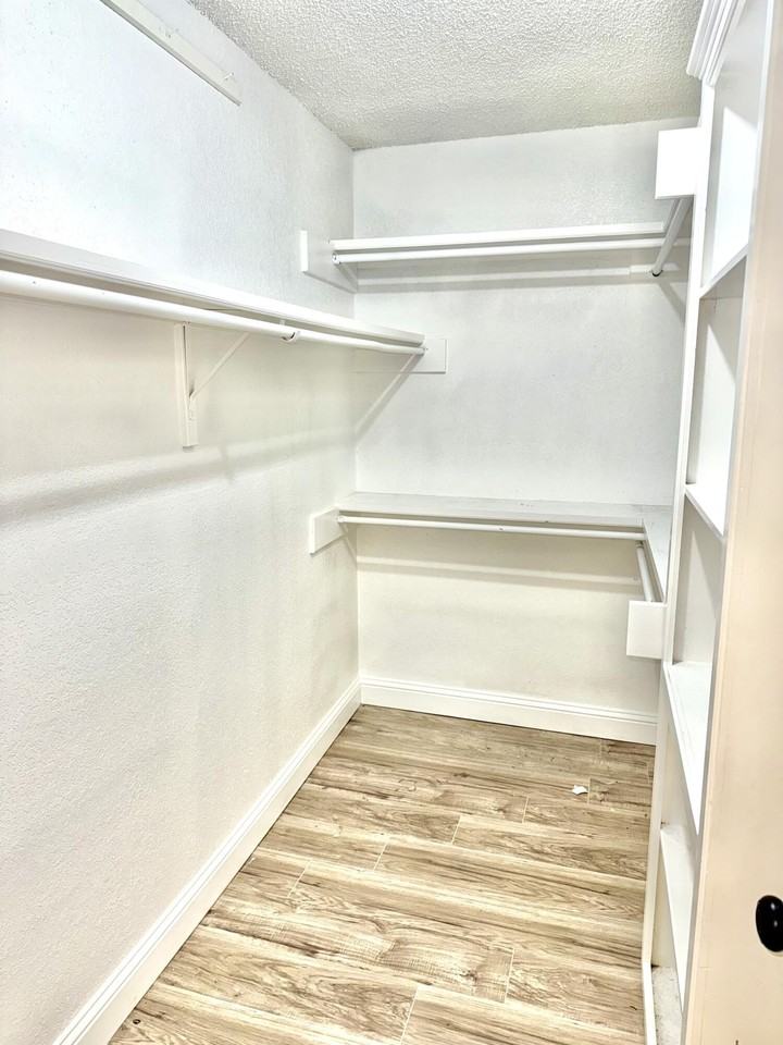 5415 73rd St - Photo 7 of 13