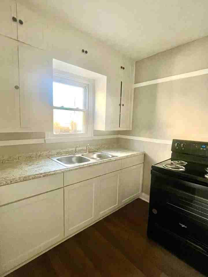 120 Clyde St - Photo 2 of 12