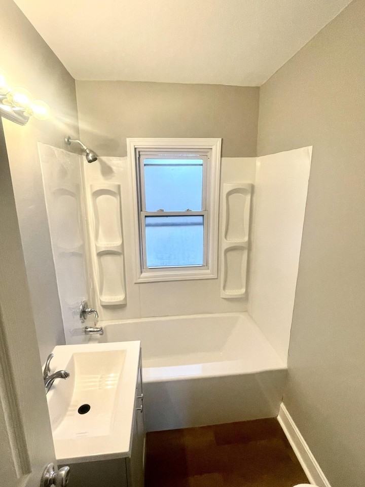 120 Clyde St - Photo 7 of 12