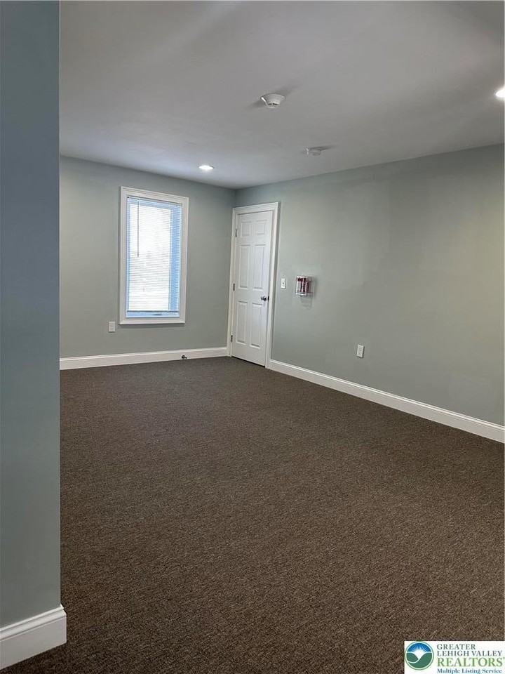 1079 W Berwick St - Photo 3 of 18