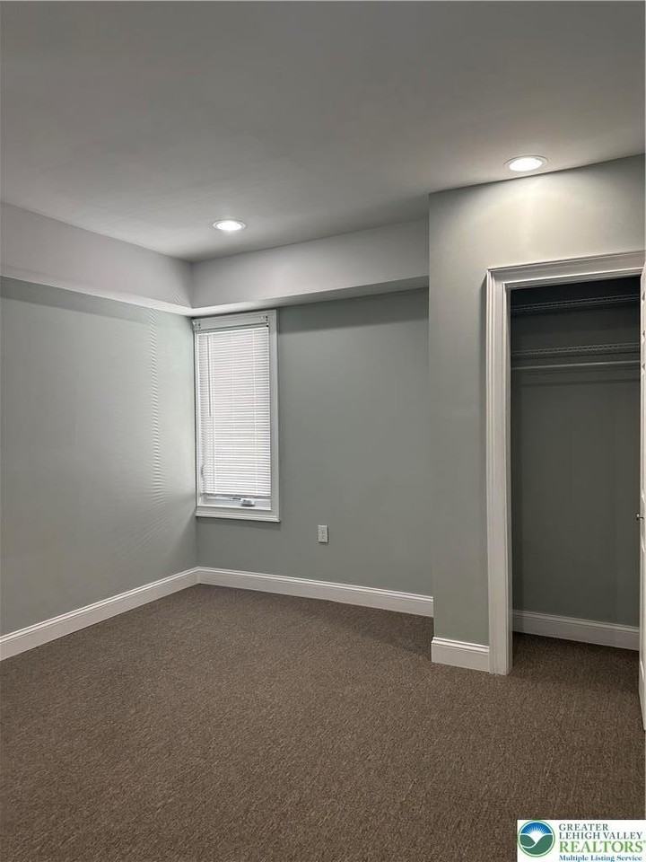 1079 W Berwick St - Photo 4 of 18