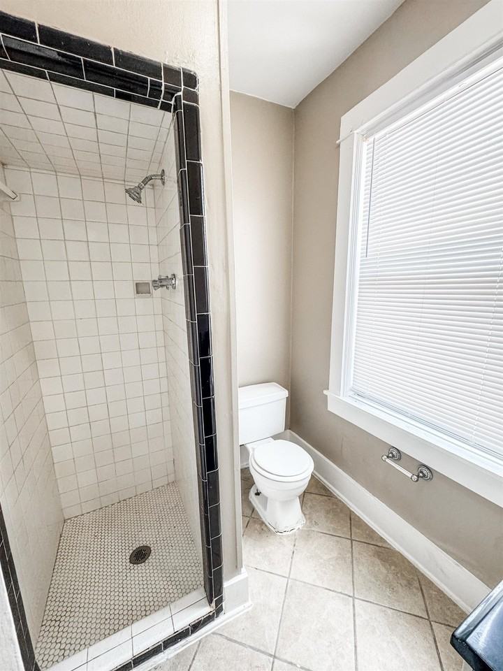 1659 Jackson Ave - Photo 6 of 15