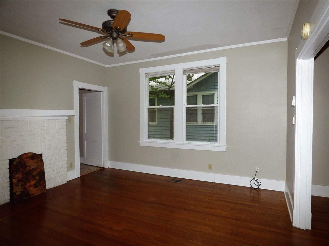 447 Dickinson St - Photo 4 of 20