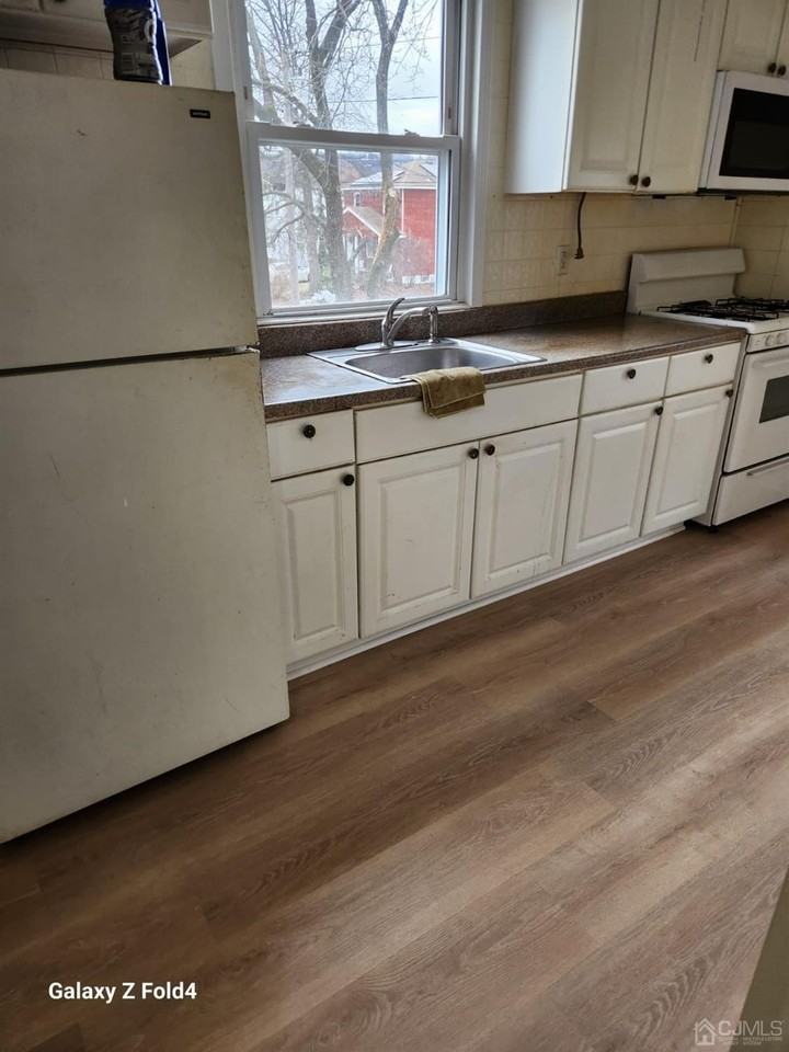 307 2nd St - Photo 5 of 8