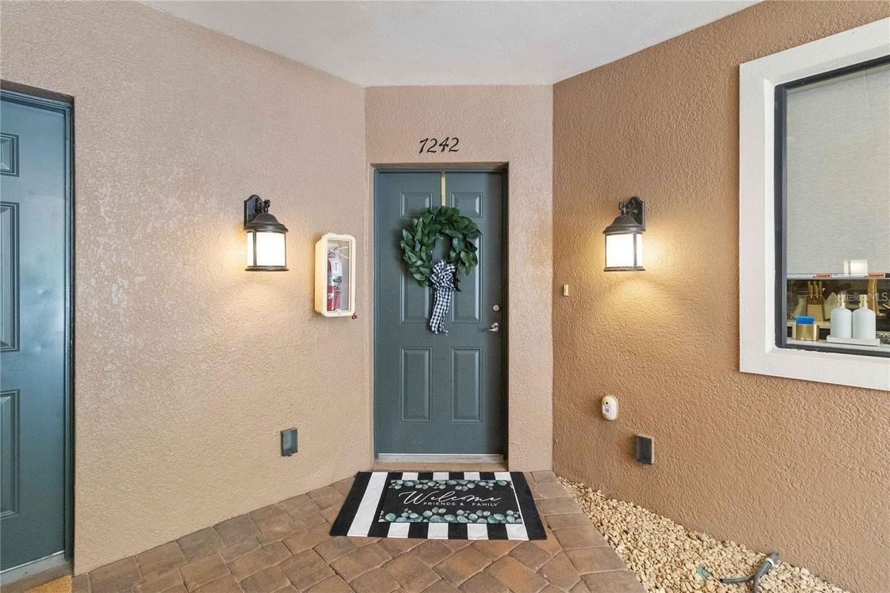 7242 Hamilton Rd - Photo 2 of 26