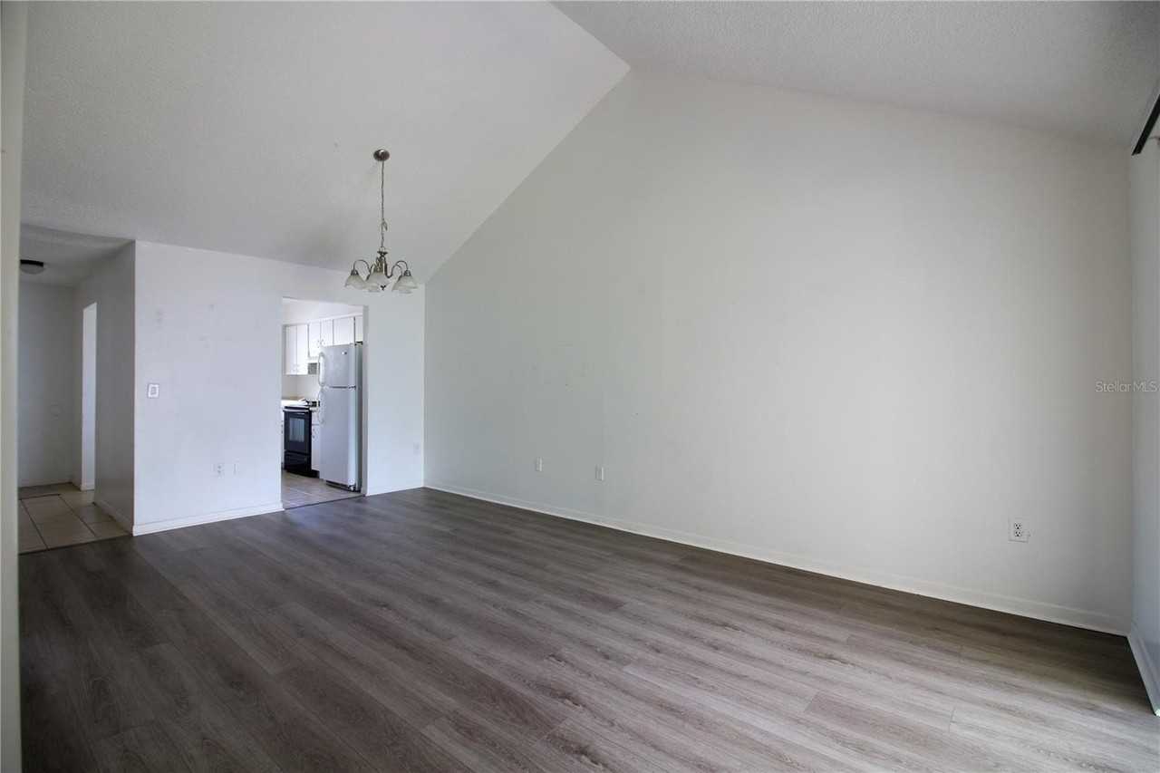 1040 Harden Ct - Photo 4 of 15