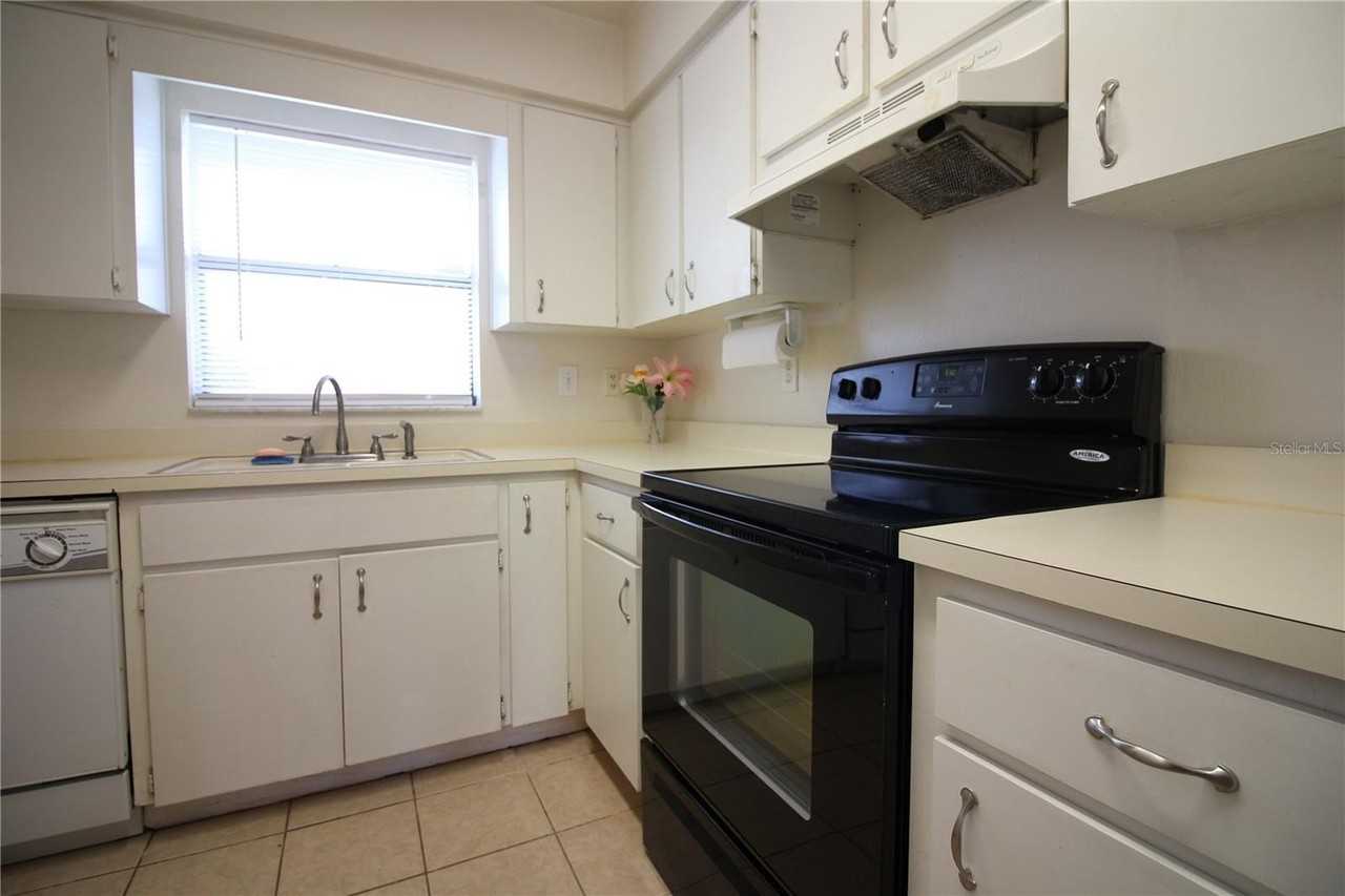 1040 Harden Ct - Photo 6 of 15