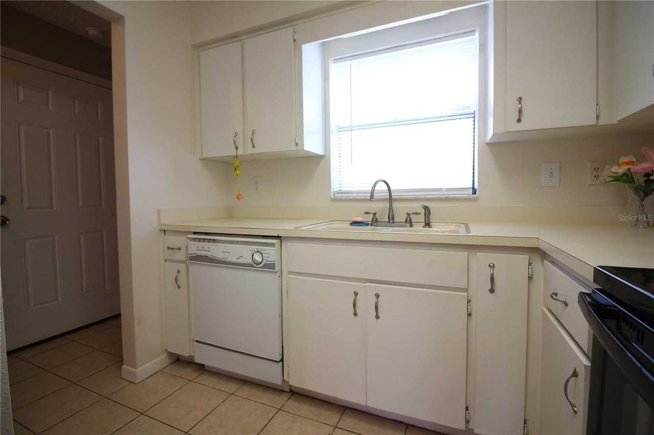 1040 Harden Ct - Photo 7 of 15