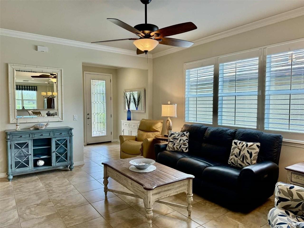 19240 Isadora St - Photo 3 of 41