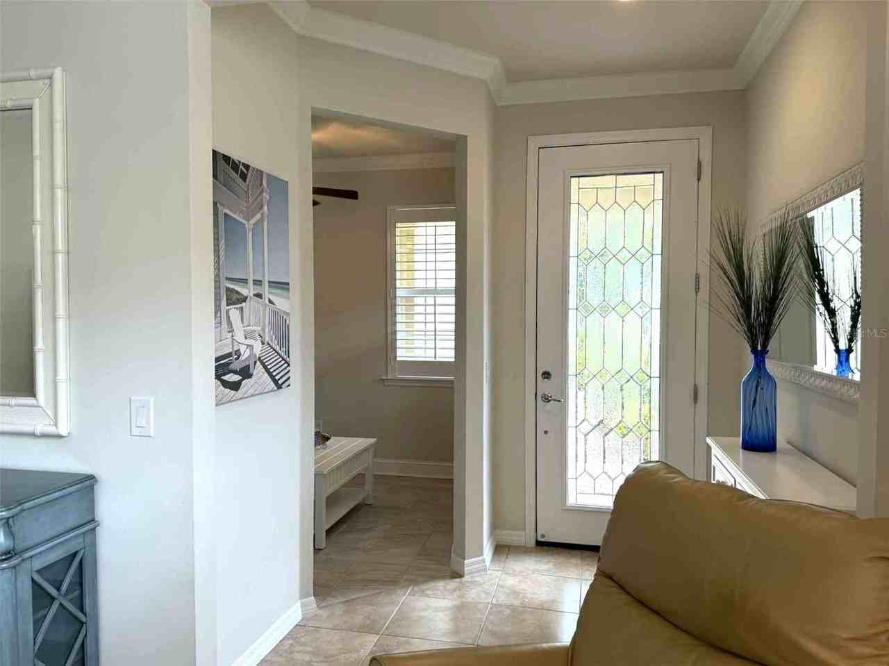 19240 Isadora St - Photo 4 of 41