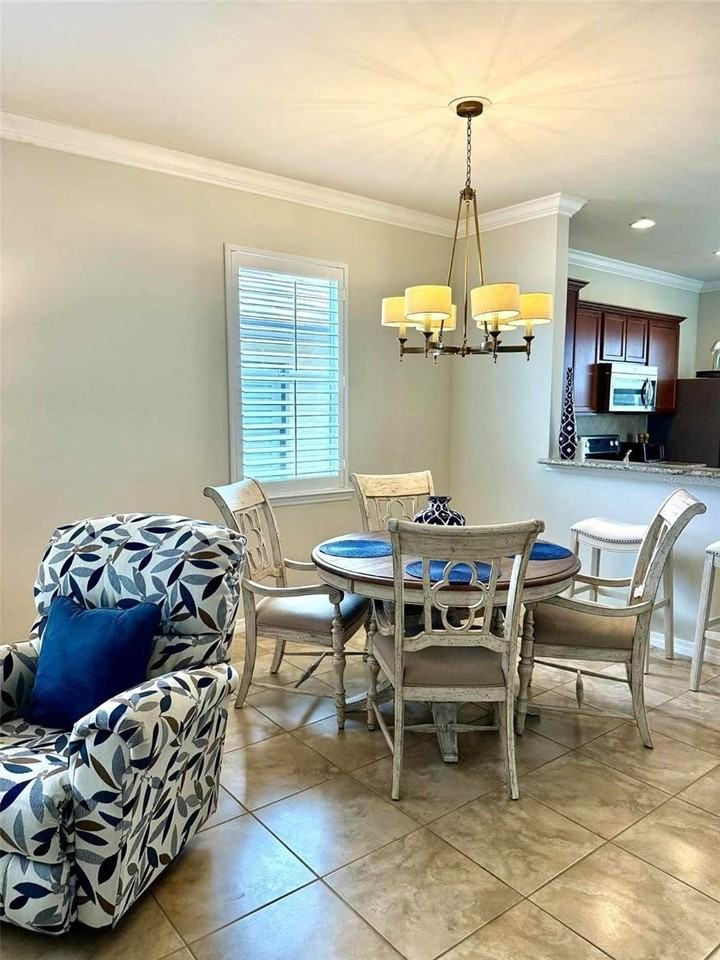 19240 Isadora St - Photo 7 of 41