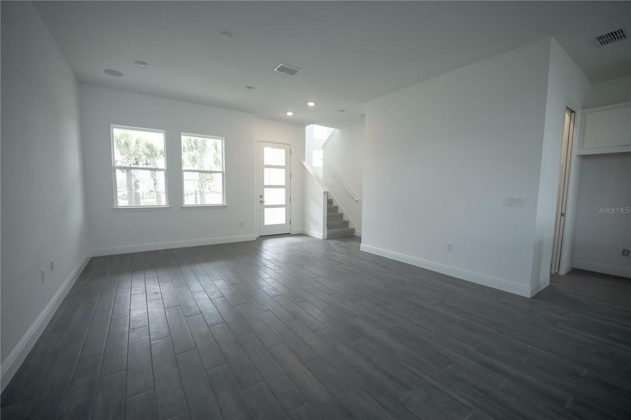 9856 Sharpless Aly - Photo 3 of 28