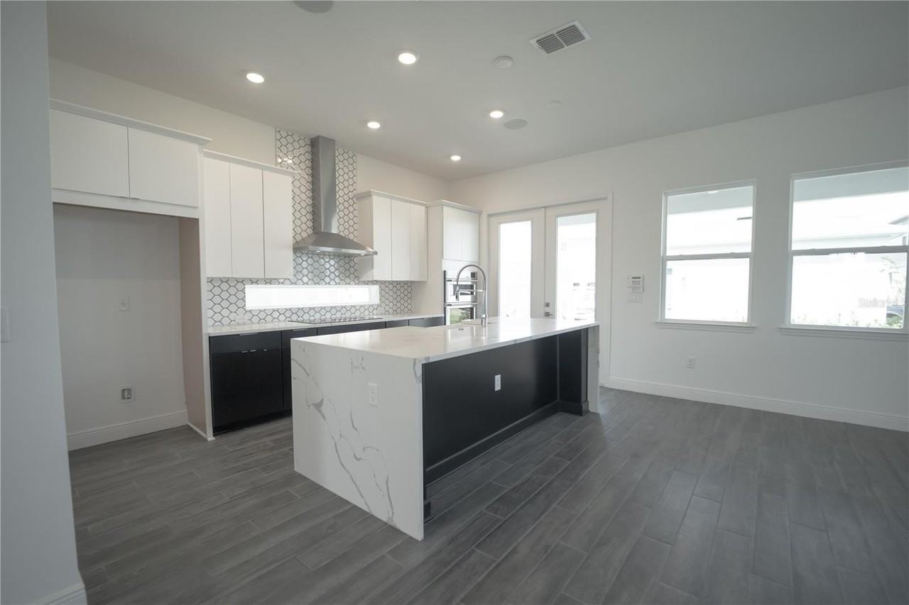 9856 Sharpless Aly - Photo 4 of 28