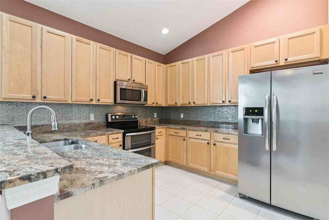 2221 Cypress Trace Cir - Photo 4 of 37