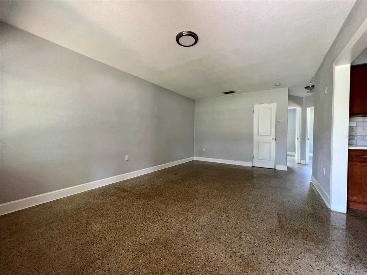 2503 E Kaley Ave - Photo 4 of 13