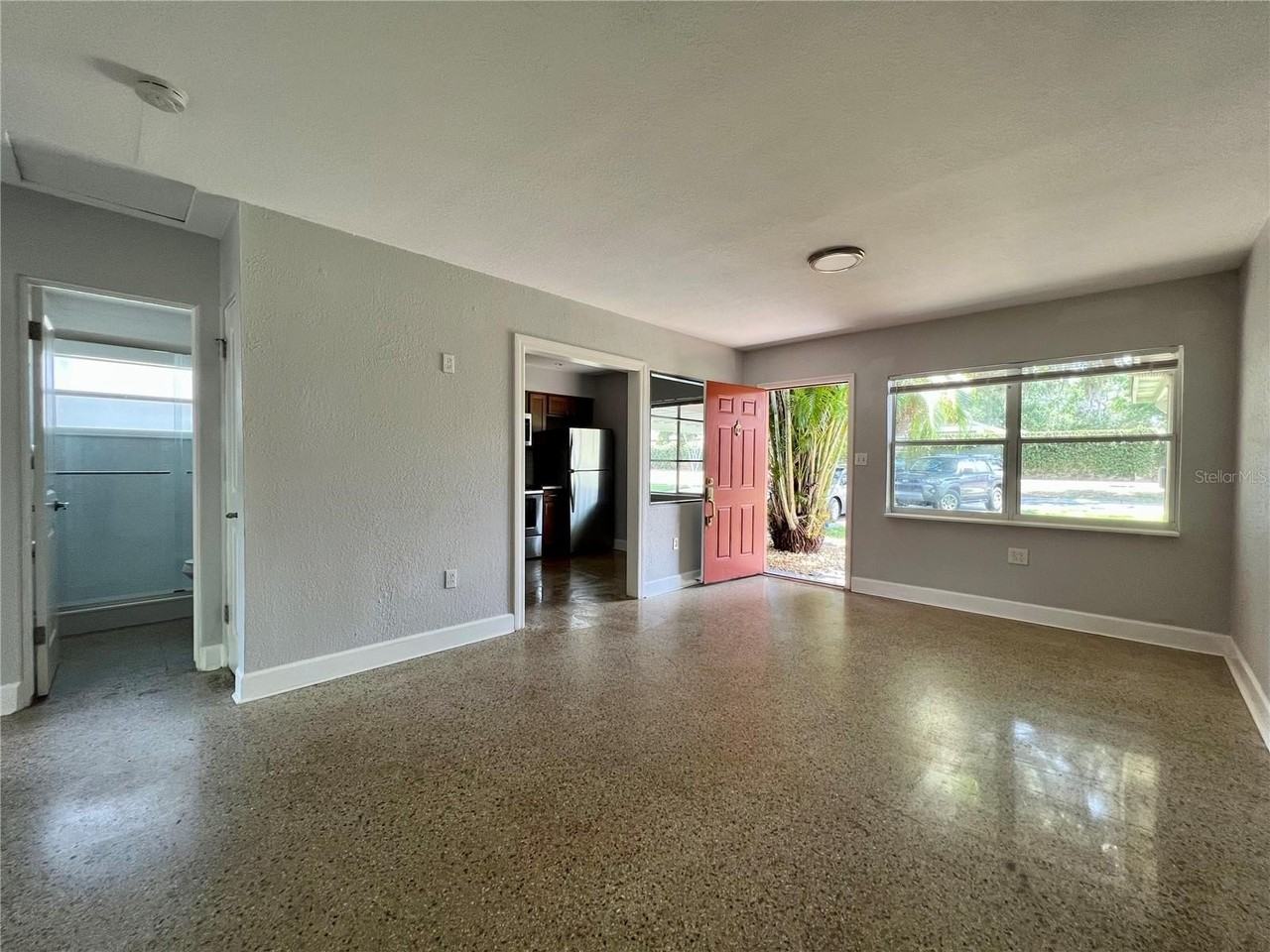 2503 E Kaley Ave - Photo 5 of 13