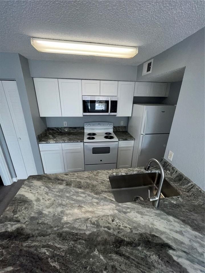 2202 Key West Ct #638 - Photo 3 of 11