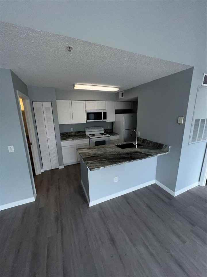 2202 Key West Ct #638 - Photo 4 of 11
