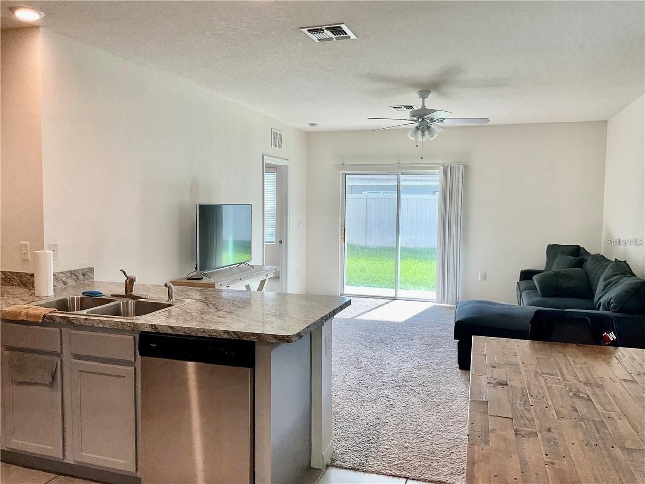 718 Chinoy Rd - Photo 2 of 12