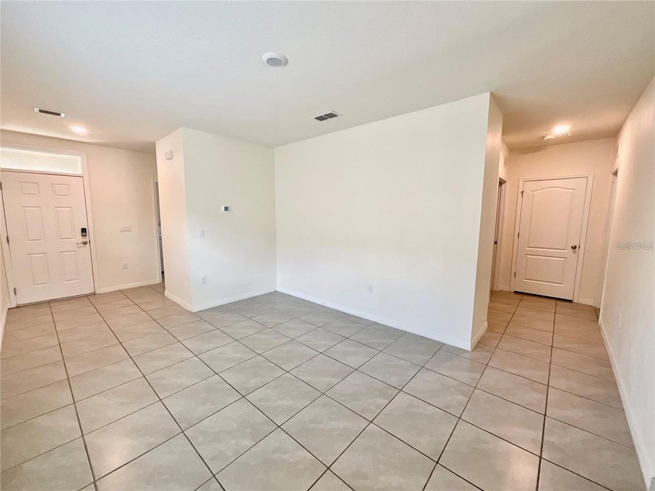 718 Chinoy Rd - Photo 3 of 12