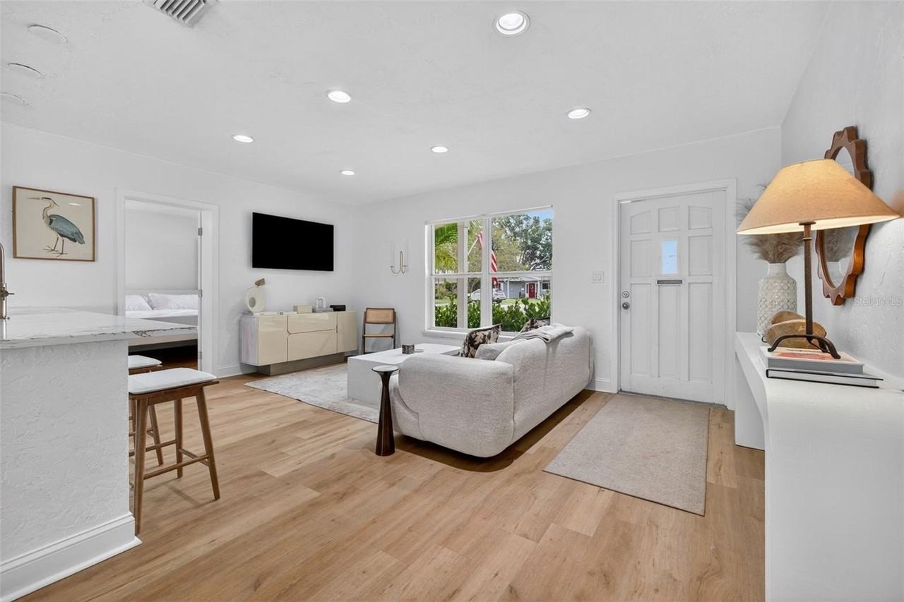 637 41st Ave Ne - Photo 6 of 35