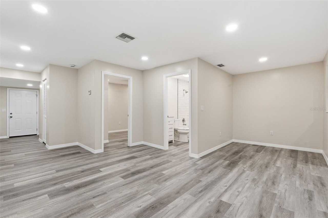 903 Vine Ave - Photo 2 of 18