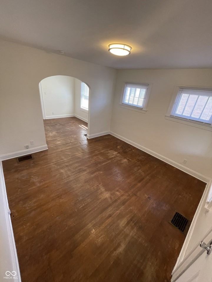 927 N Chester Ave - Photo 3 of 13